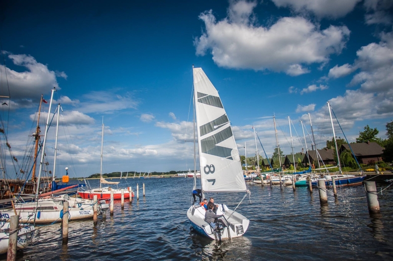 Najpierw budują, potem uczą się żeglarstwa. Niecodzienne praktyki w TTS - GospodarkaMorska.pl