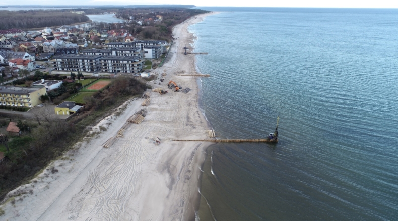 Sztuczne zasilanie plaży w Dziwnowie - GospodarkaMorska.pl