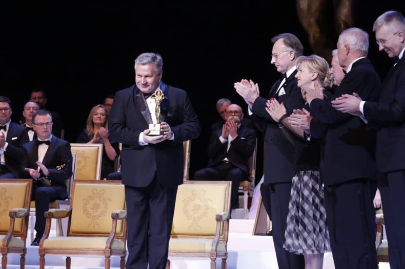 Złota statuetka Lidera Polskiego Biznesu dla Zarządu Morskiego Portu Gdynia - GospodarkaMorska.pl