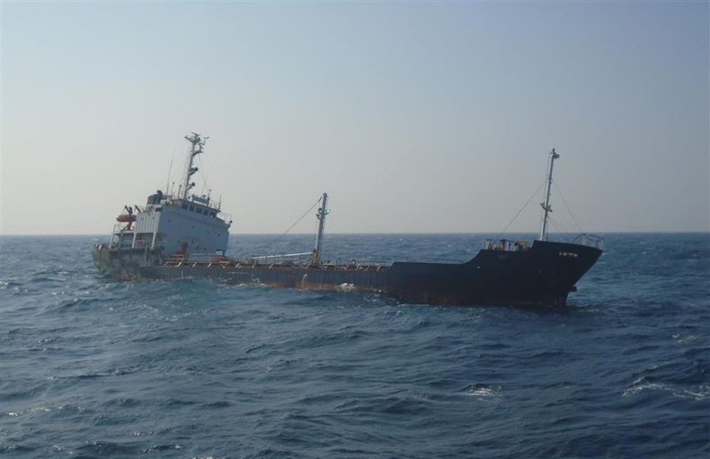 Załoga zbiornikowca tonącego na Morzu Arabskim uratowana - GospodarkaMorska.pl