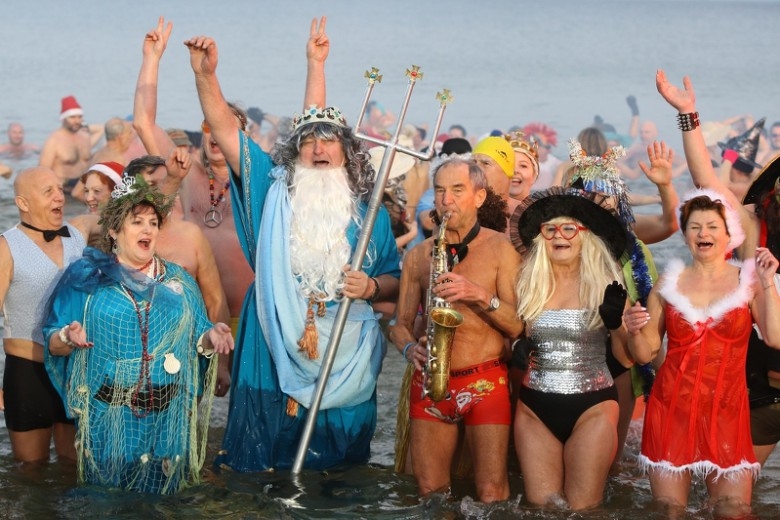 5,5 tys. osób zgłosiło się na XVII Międzynarodowy Zlot Morsów Mielno 2020 - GospodarkaMorska.pl