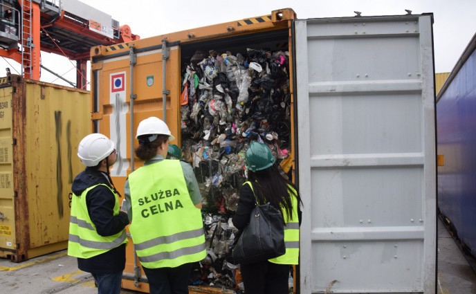 220 ton nielegalnych odpadów wróci do Wielkiej Brytanii - GospodarkaMorska.pl