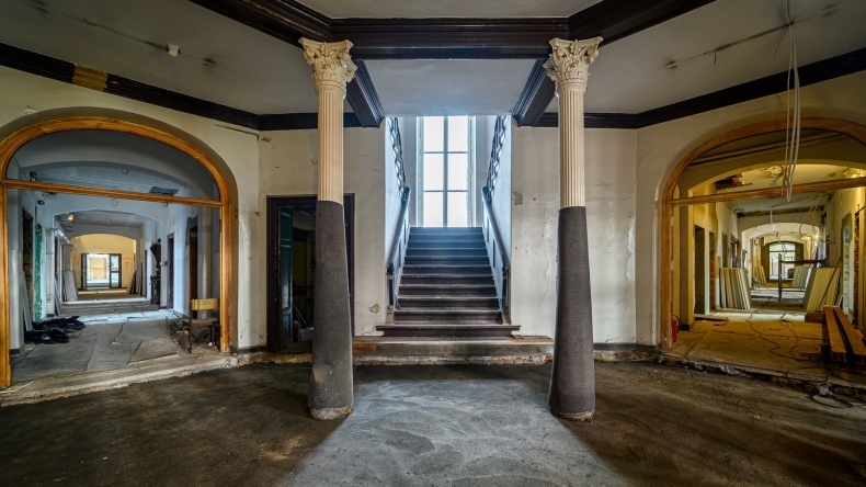 Stocznia Cesarska: budynek Dyrekcji Stoczni Gdańskiej odzyskuje należyty blask - GospodarkaMorska.pl