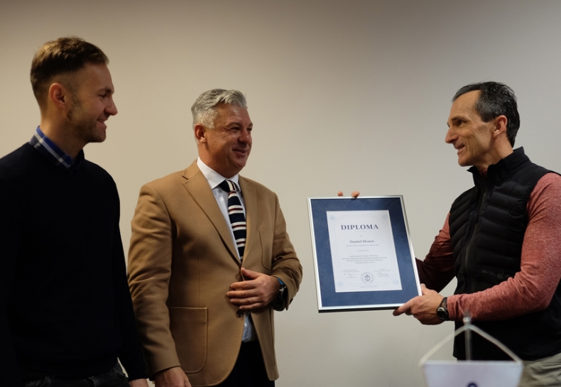 Daniel Hearn uhonorowany przez PZŻ za gest Fair Play - GospodarkaMorska.pl