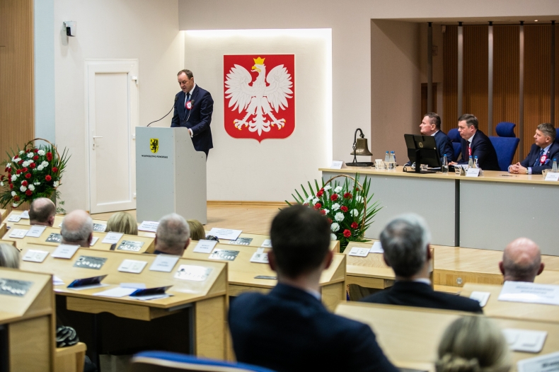„Z Pomorza zawsze wiał wiatr wolności” - rezolucja upamiętniająca 100-lecie powrotu Pomorza w granice Rzeczypospolitej i zaślubin Polski z Bałtykiem - GospodarkaMorska.pl