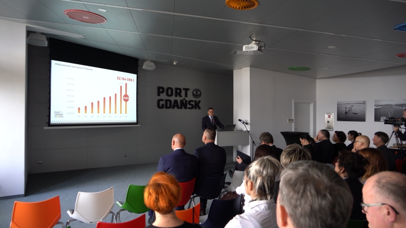 Port Gdańsk bije rekord Polski w przeładunkach! 52 mln ton w 2019 roku (foto, wideo) - GospodarkaMorska.pl