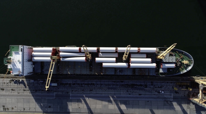 Kolejny przeładunek elementów farm wiatrowych w Porcie Gdynia [foto, wideo] - GospodarkaMorska.pl