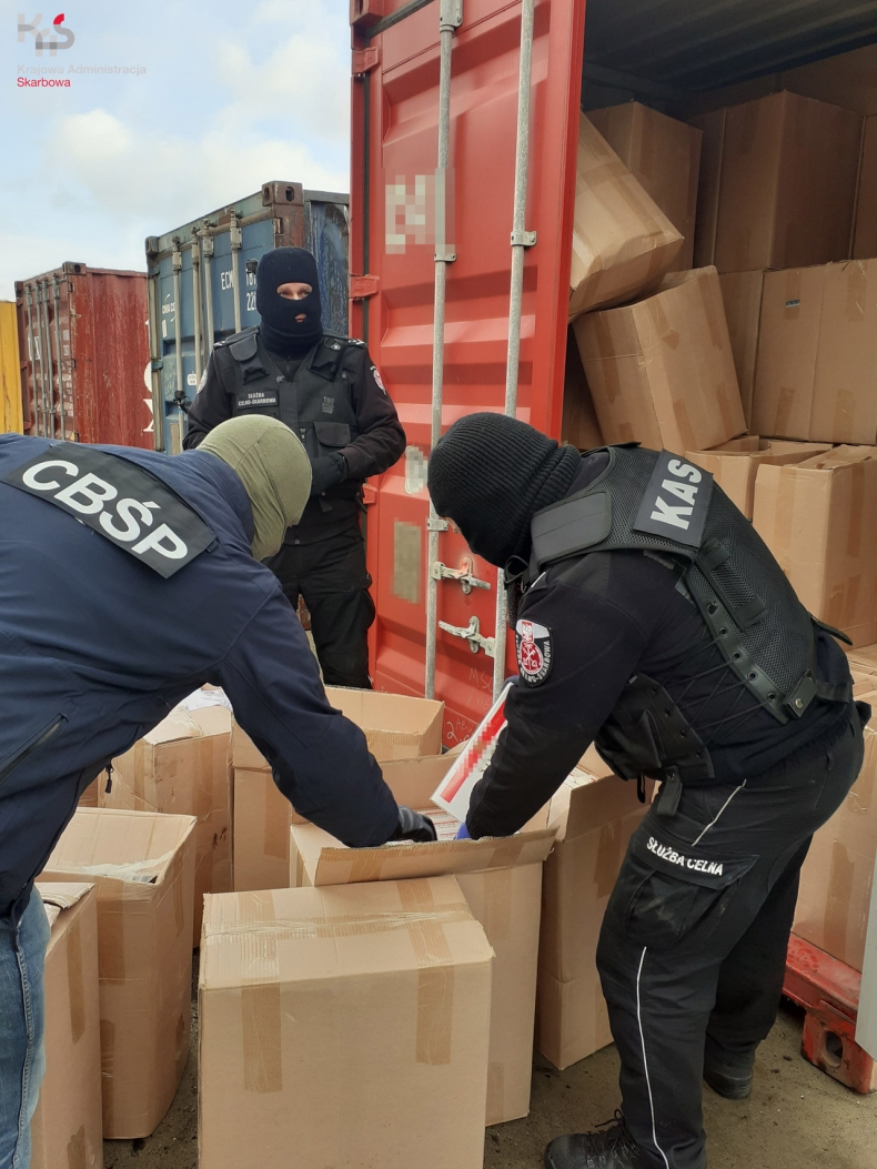 10 milionów papierosów przechwyconych w Porcie Gdynia (zdjęcia,film) - GospodarkaMorska.pl