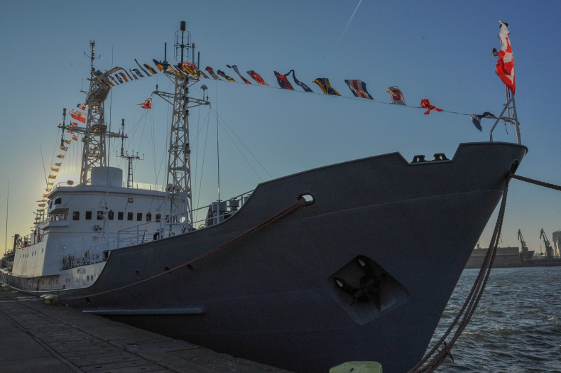 ORP Nawigator 45 lat pod polską banderą - GospodarkaMorska.pl