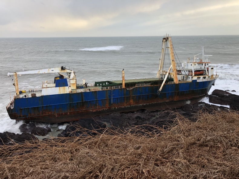 Statek widmo u wybrzeży Irlandii. Przepłynął Atlantyk bez załogi - GospodarkaMorska.pl