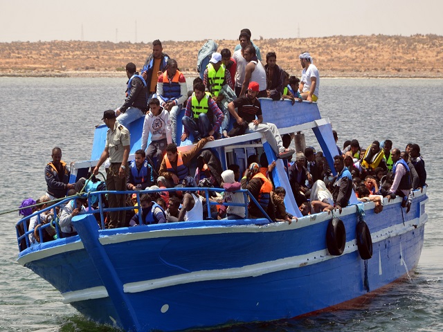 Utonęła łódź z ponad 90 migrantami na pokładzie - GospodarkaMorska.pl
