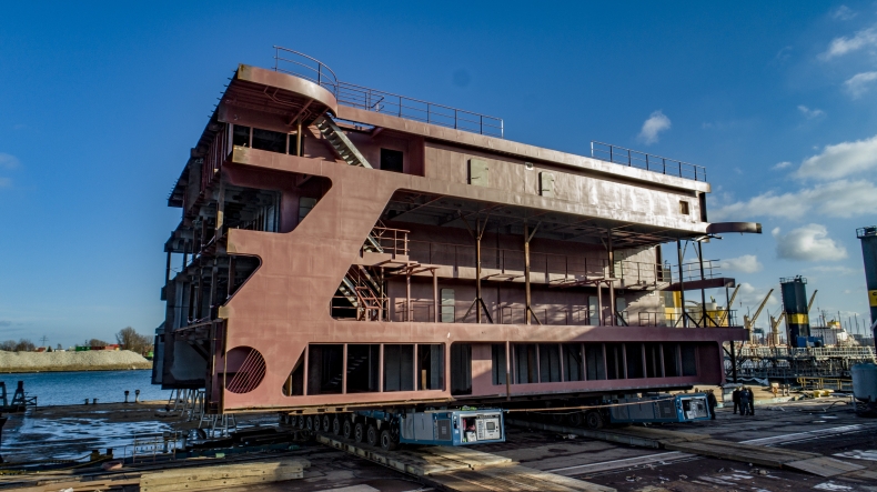 Stocznia Gdańsk zbudowała nadbudówkę na wycieczkowiec Discovery dla norweskiej stoczni Ulstein - GospodarkaMorska.pl