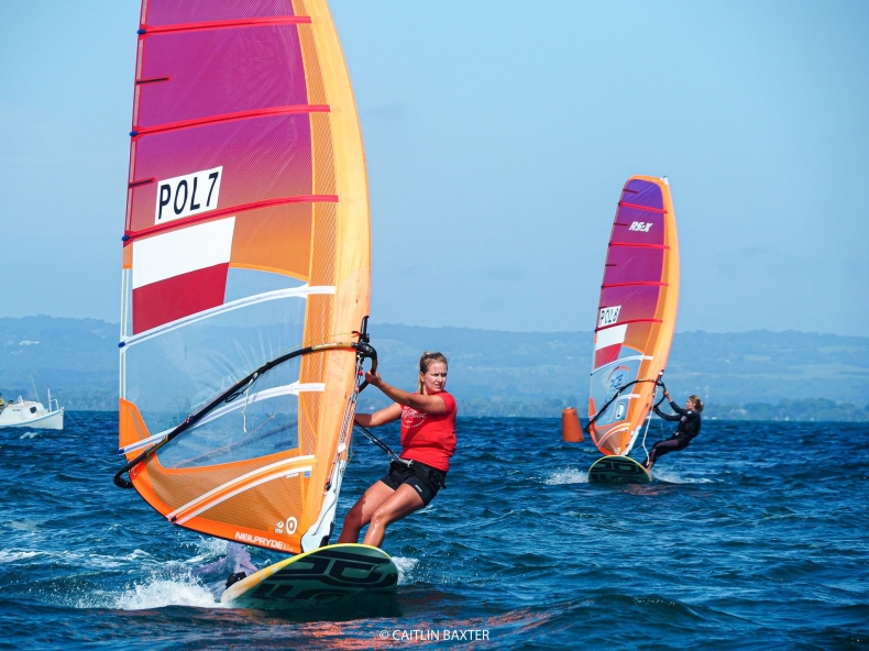 Polacy w ścisłej czołówce mistrzostw świata klasy RS:X (wideo) - GospodarkaMorska.pl