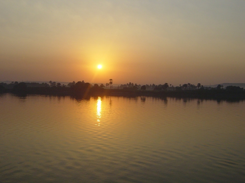 150 pasażerów wycieczkowca na Nilu objętych kwarantanną z powodu koronawirusa - GospodarkaMorska.pl