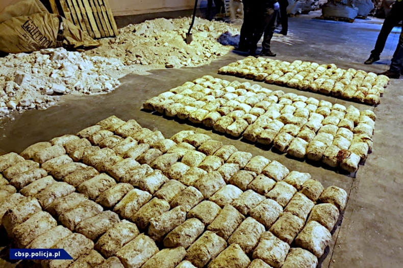 W gdyńskim porcie udaremniono przemyt heroiny wartej 61 mln zł (foto, wideo) - GospodarkaMorska.pl