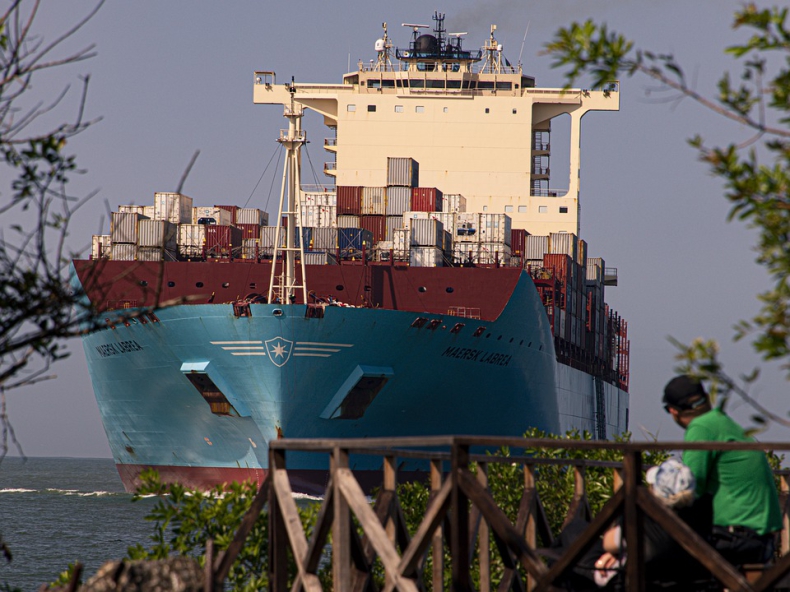Maersk zawiesza zmiany załóg na swoich statkach do połowy kwietnia - GospodarkaMorska.pl