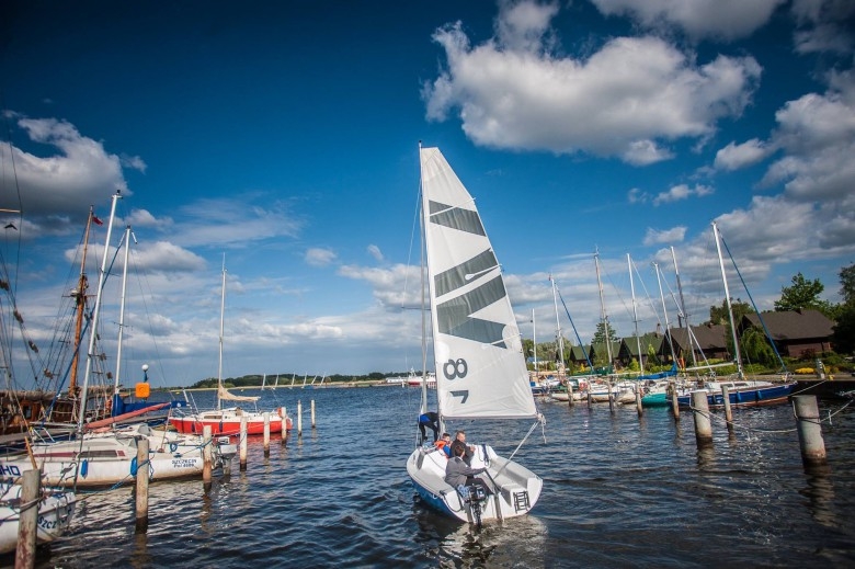 Jachtowy gigant rusza z pomocą sztabom kryzysowym - GospodarkaMorska.pl