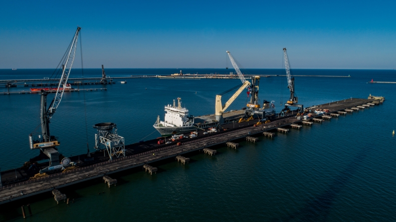 Port Gdańsk: Nowy żuraw Liebherr zwiększy zdolności przeładunkowe w Porcie Połnocnym [foto, wideo] - GospodarkaMorska.pl