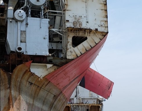 Pandemia koronawirusa sparaliżowała złomowanie statków w Pakistanie i Indiach - GospodarkaMorska.pl