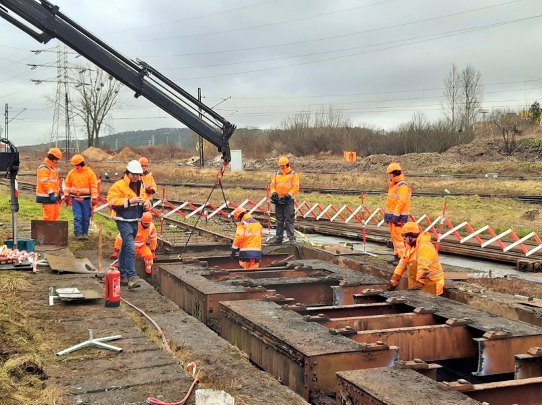 Po torach do gdyńskiego portu - GospodarkaMorska.pl