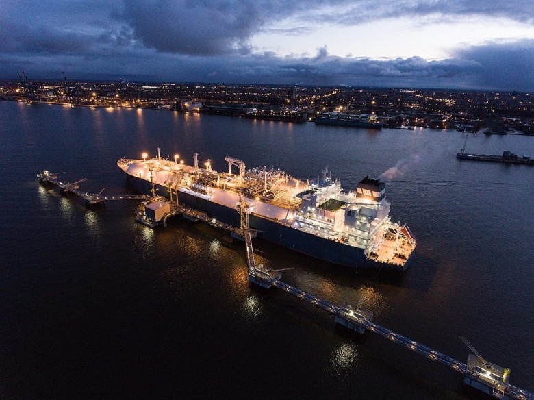 Klaipėdos Nafta tymczasowo przenosi pływający terminal LNG - GospodarkaMorska.pl