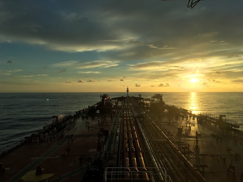 Poziom magazynowania ropy na morzu zbliża się do poziomu z 2009 roku - GospodarkaMorska.pl