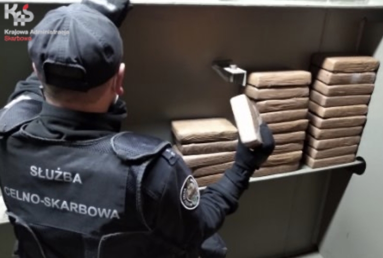 Udaremniony przemyt 60 kg kokainy w porcie w Gdańsku i w Rotterdamie - GospodarkaMorska.pl