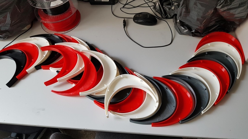 Przyłbice dla szpitali od Akademii Marynarki Wojennej - GospodarkaMorska.pl