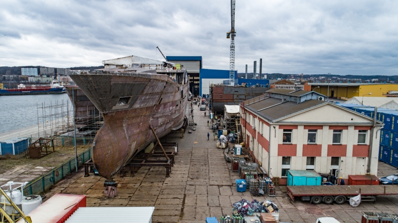 Mimo kryzysu Covid-19 w polskich stoczniach praca wre. Karstensen Shipyard Poland realizuje kilka budów statków jednocześnie [foto, wideo] - GospodarkaMorska.pl