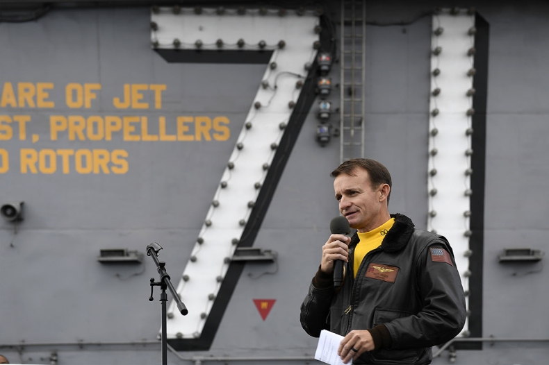 Dowódca lotniskowca Roosevelt nie zostanie wydalony z marynarki wojennej (wideo) - GospodarkaMorska.pl