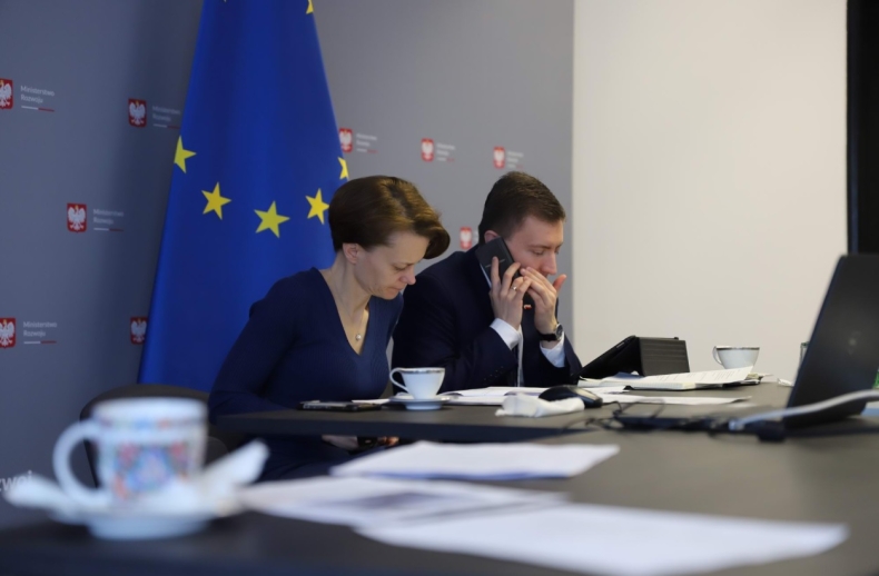 Emilewicz: do końca tygodnia potrwają prace nad kolejną tarczą antykryzysową - GospodarkaMorska.pl