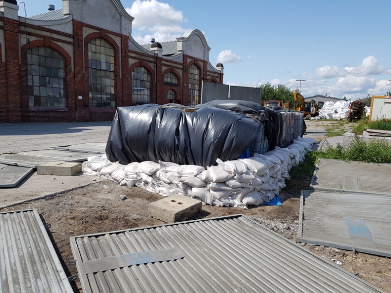 Port Service zutylizuje niebezpieczne chemikalia z Przeróbki - GospodarkaMorska.pl