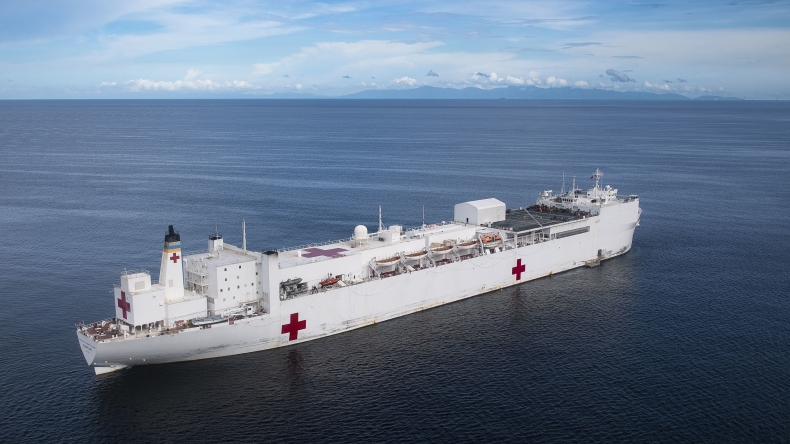 USA: Członek załogi statku-szpitala USNS Comfort zakażony koronawirusem - GospodarkaMorska.pl