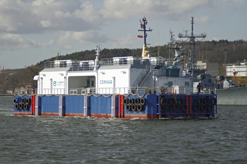 Firma STAL Complex z Gdyni przekazała Norwegom dwie nowoczesne barki do hodowli łososia - GospodarkaMorska.pl