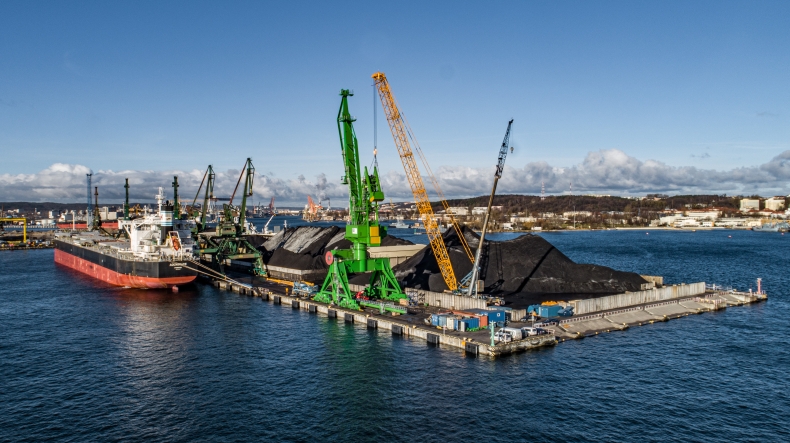 Nowy żuraw bramowy w HES Gdynia (foto, wideo) - GospodarkaMorska.pl