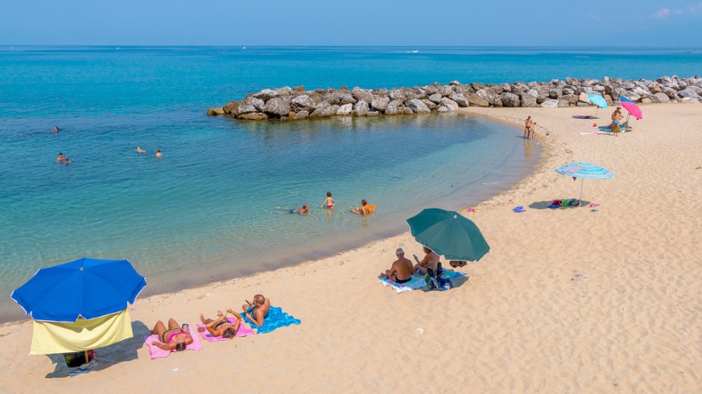 Propozycja włoskiego kurortu: 50 metrów kwadratowych plaży dla rodziny - GospodarkaMorska.pl