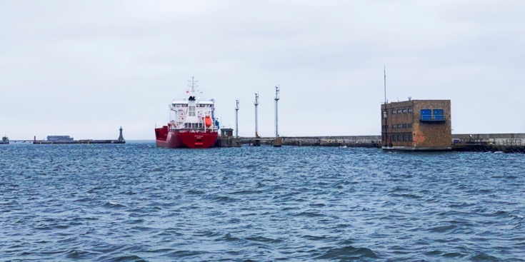 Pierwszy morski transport oleju napędowego trafił do portu w Gdyni - GospodarkaMorska.pl