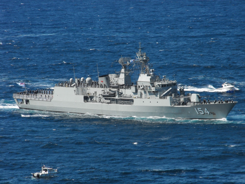 Australijska fregata dołączyła do okrętów USA na Morzu Południowochińskim - GospodarkaMorska.pl
