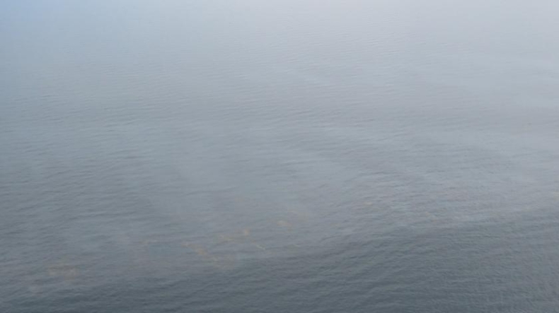 Statek ratowniczy patroluje Bałtyk w związku z plamami ropopochodnymi - GospodarkaMorska.pl