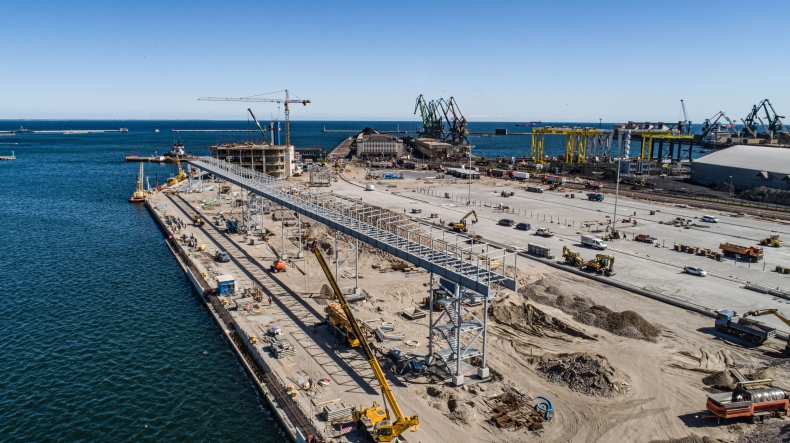 Mimo kryzysu Covid-19 budowa Publicznego Terminalu Promowego w Porcie Gdynia idzie pełną parą [foto, wideo] - GospodarkaMorska.pl