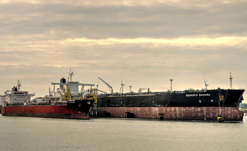 Arabia Saudyjska może zmienić trasę tankowców, jeżeli USA wprowadzi zakaz importu ropy - GospodarkaMorska.pl