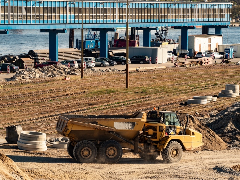Raport z budowy na terminalu promowym w Świnoujściu - GospodarkaMorska.pl