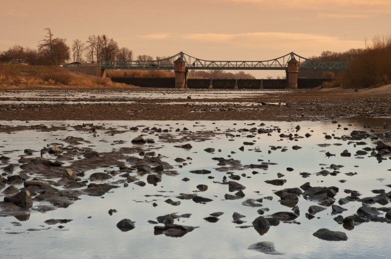 Ostrzeżenie dla woj. łódzkiego - susza hydrologiczna na Warcie - GospodarkaMorska.pl