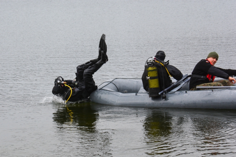 Podwodne szkolenie grupy nurków z Rozewia - GospodarkaMorska.pl