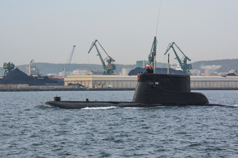 ORP Bielik w zanurzeniu - GospodarkaMorska.pl