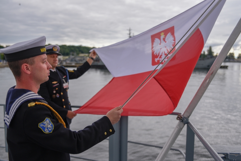 Dzień Flagi RP i Święto Konstytucji 3 Maja - GospodarkaMorska.pl