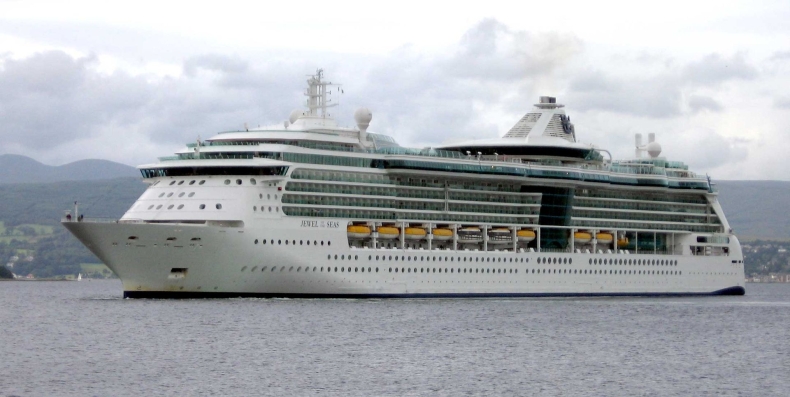 Polski elektryk za burtą wycieczkowca Jewel of the Seas - GospodarkaMorska.pl