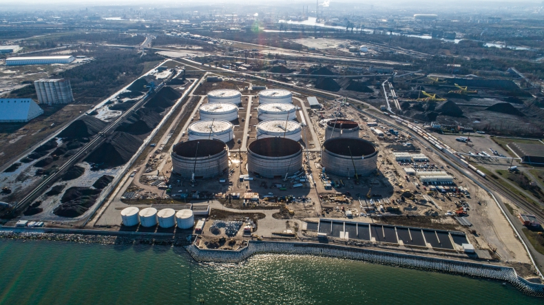 Kolejna inwestycja w Porcie Gdańsk wchodzi w zasadniczą fazę realizacji - próby szczelności zbiorników Terminala Naftowego PERN  [foto, wideo] - GospodarkaMorska.pl