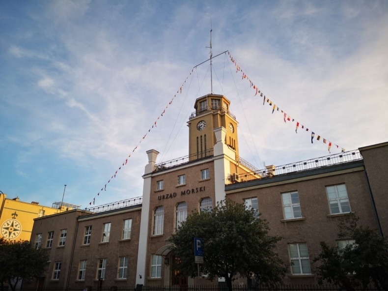 Protest rybaków rekreacyjnych przed Urzędem Morskim w Gdyni - GospodarkaMorska.pl
