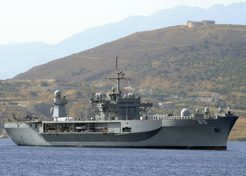 Stany Zjednoczone ostrzegają Iran, by trzymał się z daleka od ich okrętów wojennych - GospodarkaMorska.pl